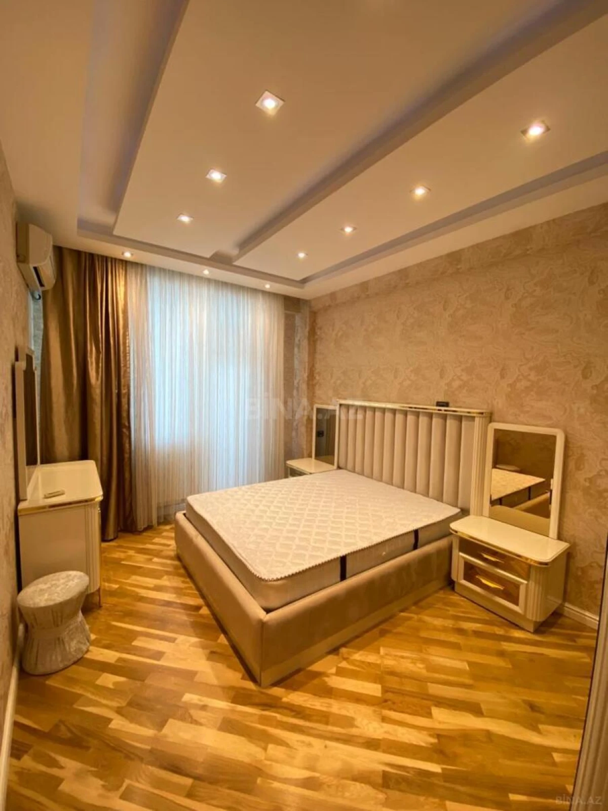 Kirayə verilir 4 otaqlı mənzil 175 m²