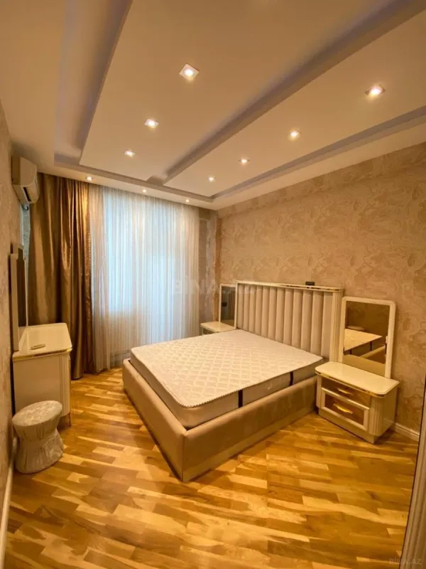 Kirayə verilir 4 otaqlı mənzil 175 m²