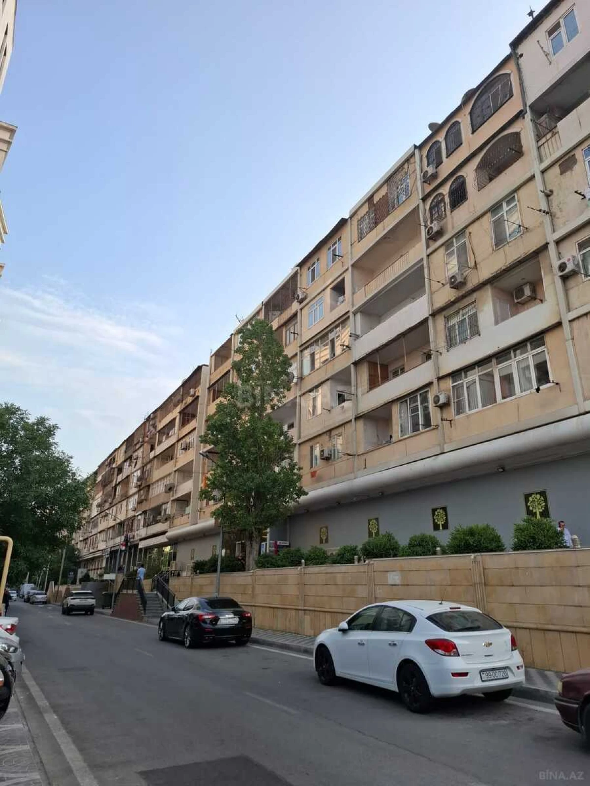 Satılır 4 otaqlı mənzil 95 m²
