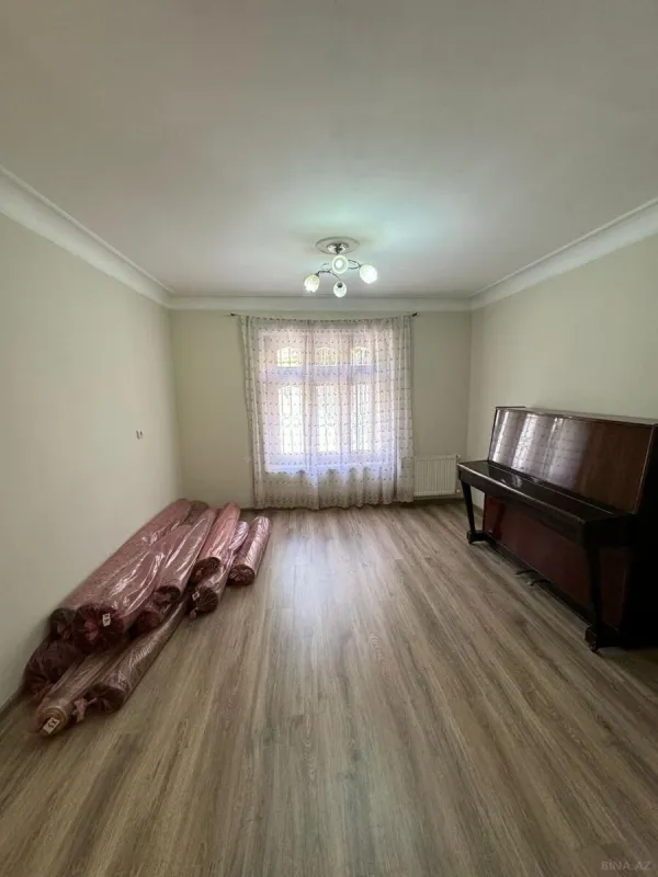 Satılır 6 otaqlı həyət evi 314 m²