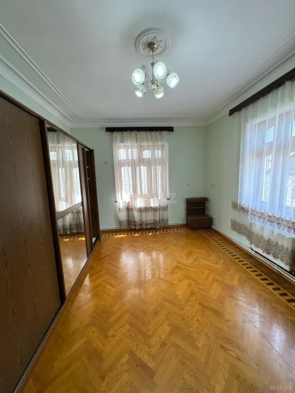 Satılır 6 otaqlı həyət evi 314 m²