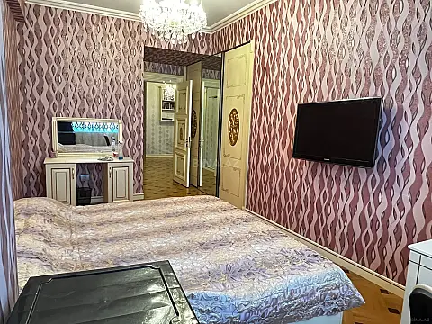 Kirayə verilir 4 otaqlı mənzil 236 m²