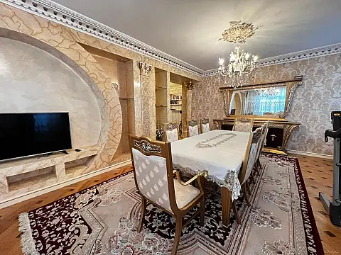 Kirayə verilir 4 otaqlı mənzil 236 m²