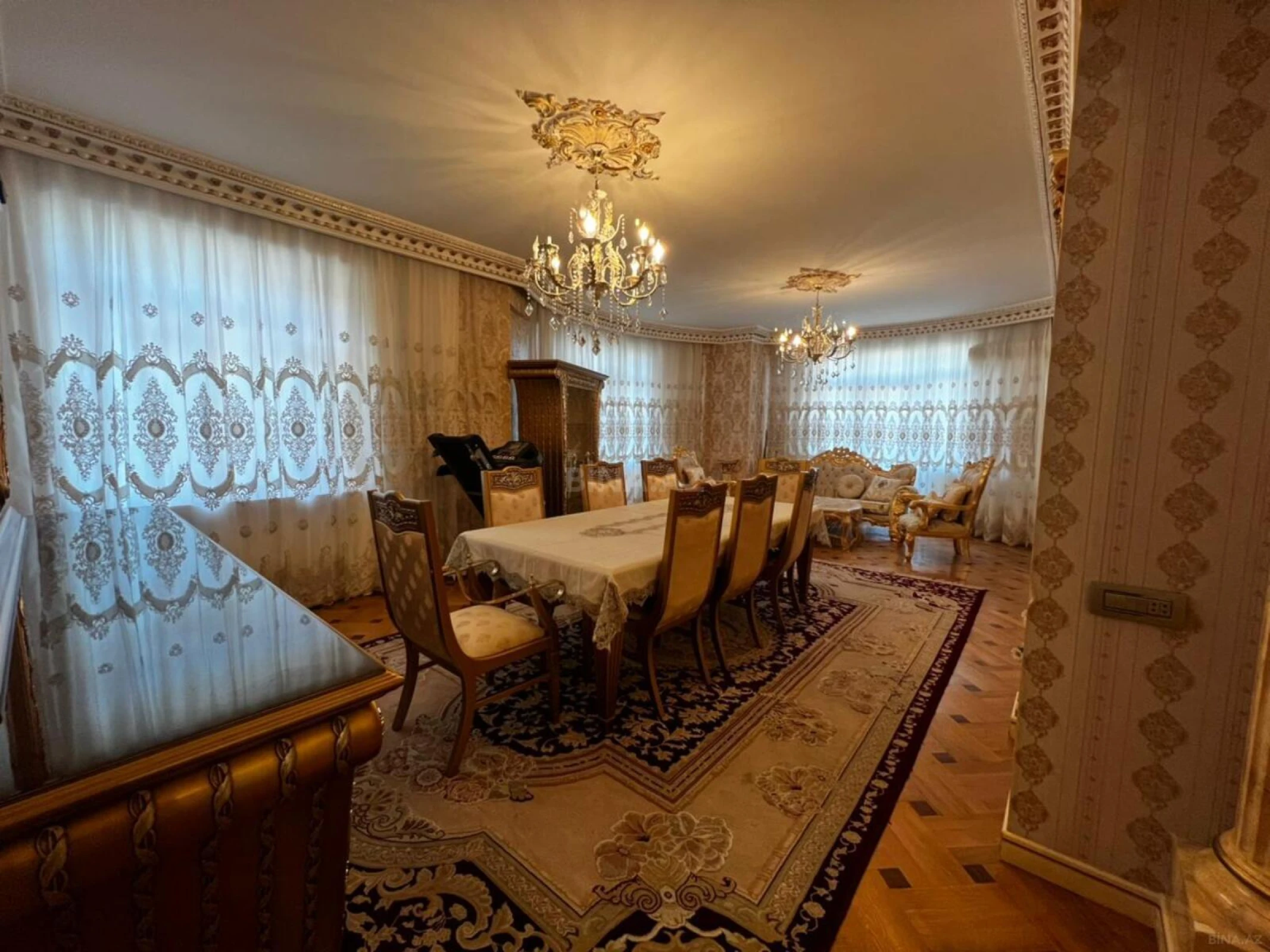 Kirayə verilir 4 otaqlı mənzil 236 m²