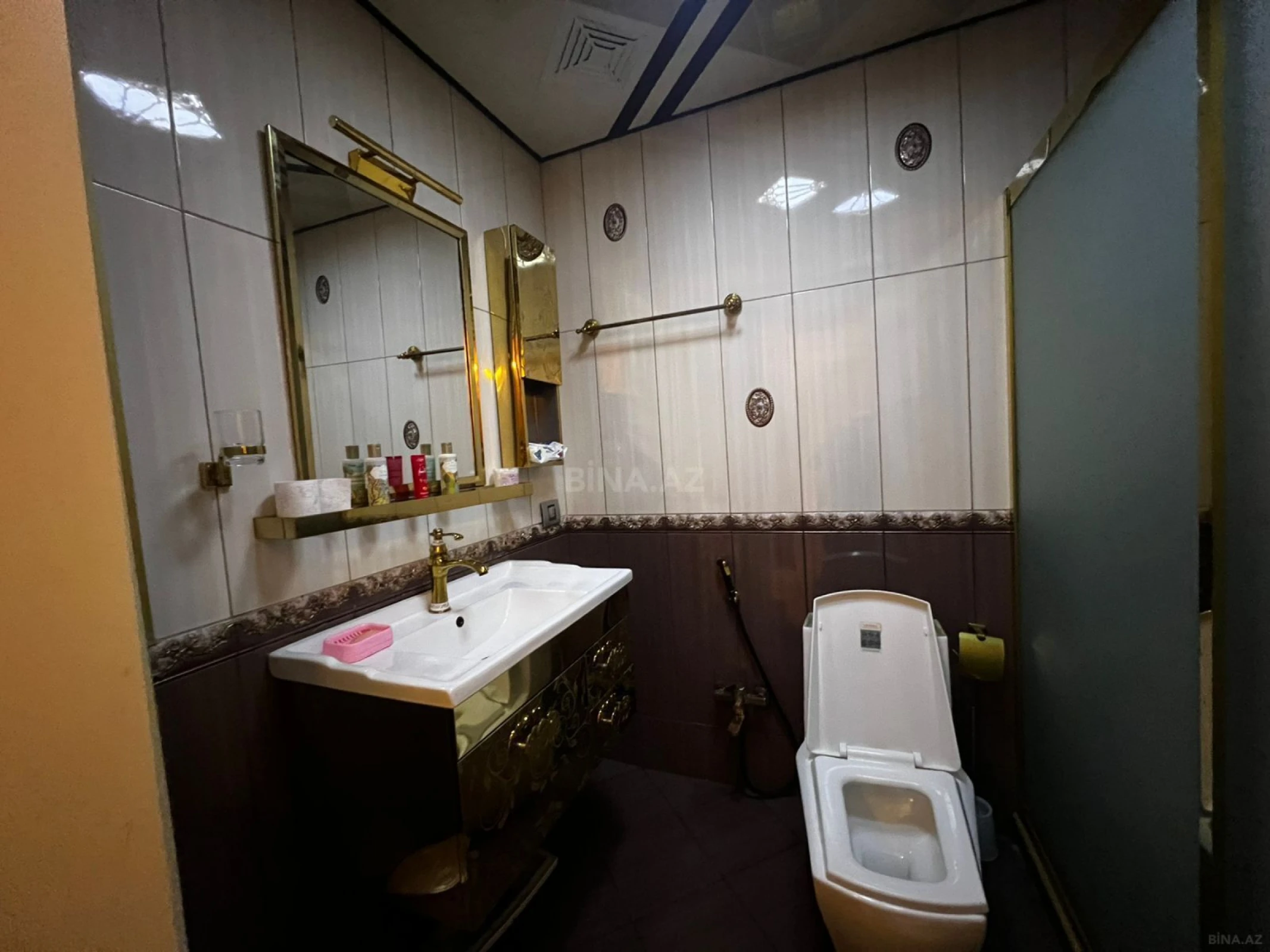 Kirayə verilir 4 otaqlı mənzil 236 m²