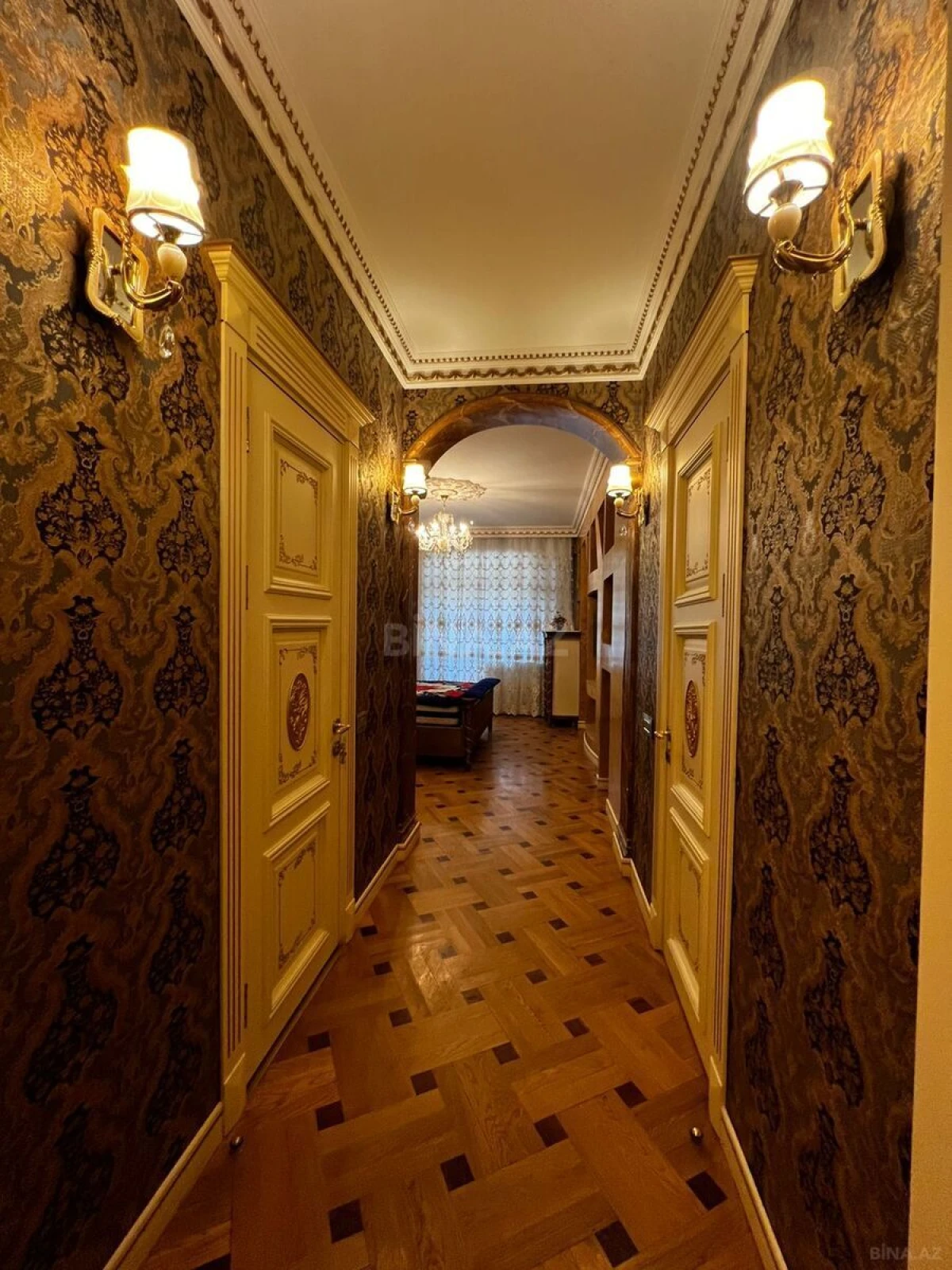 Kirayə verilir 4 otaqlı mənzil 236 m²