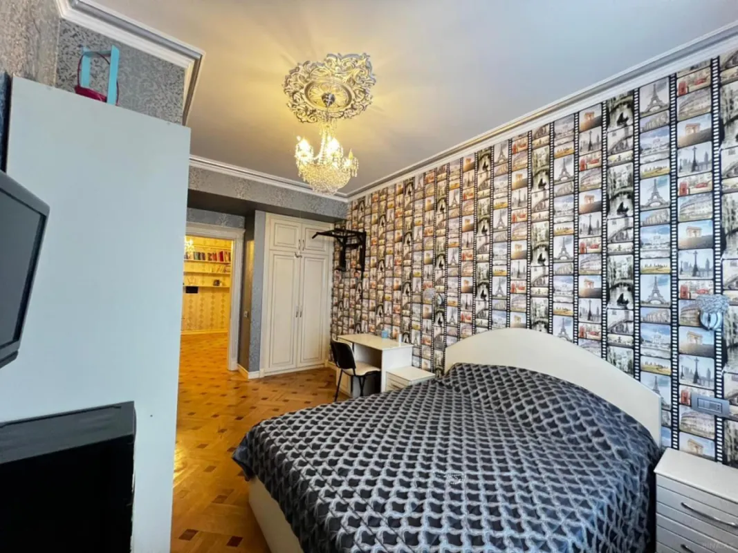 Kirayə verilir 4 otaqlı mənzil 236 m²