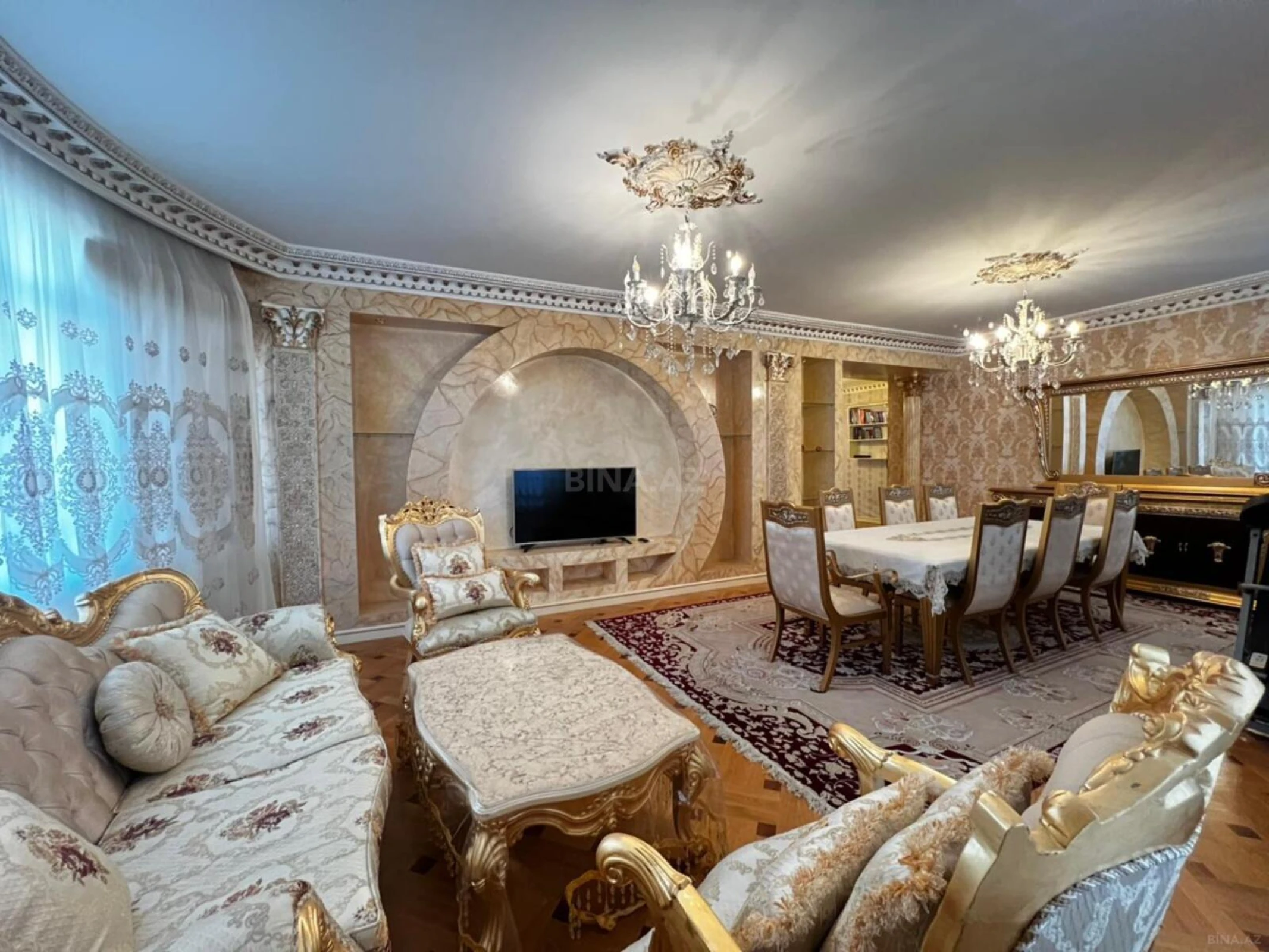 Kirayə verilir 4 otaqlı mənzil 236 m²