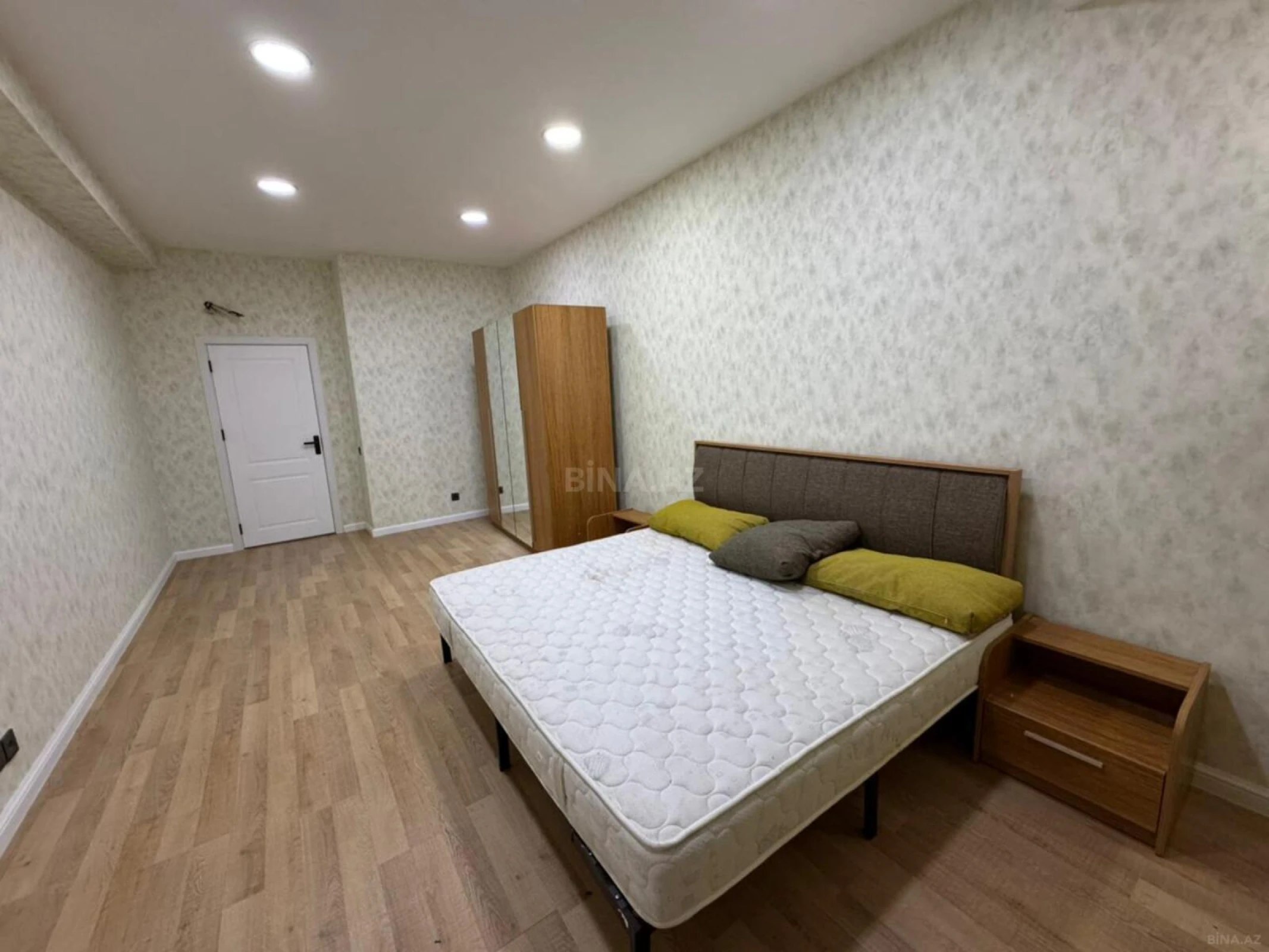 Satılır 3 otaqlı mənzil 95 m²