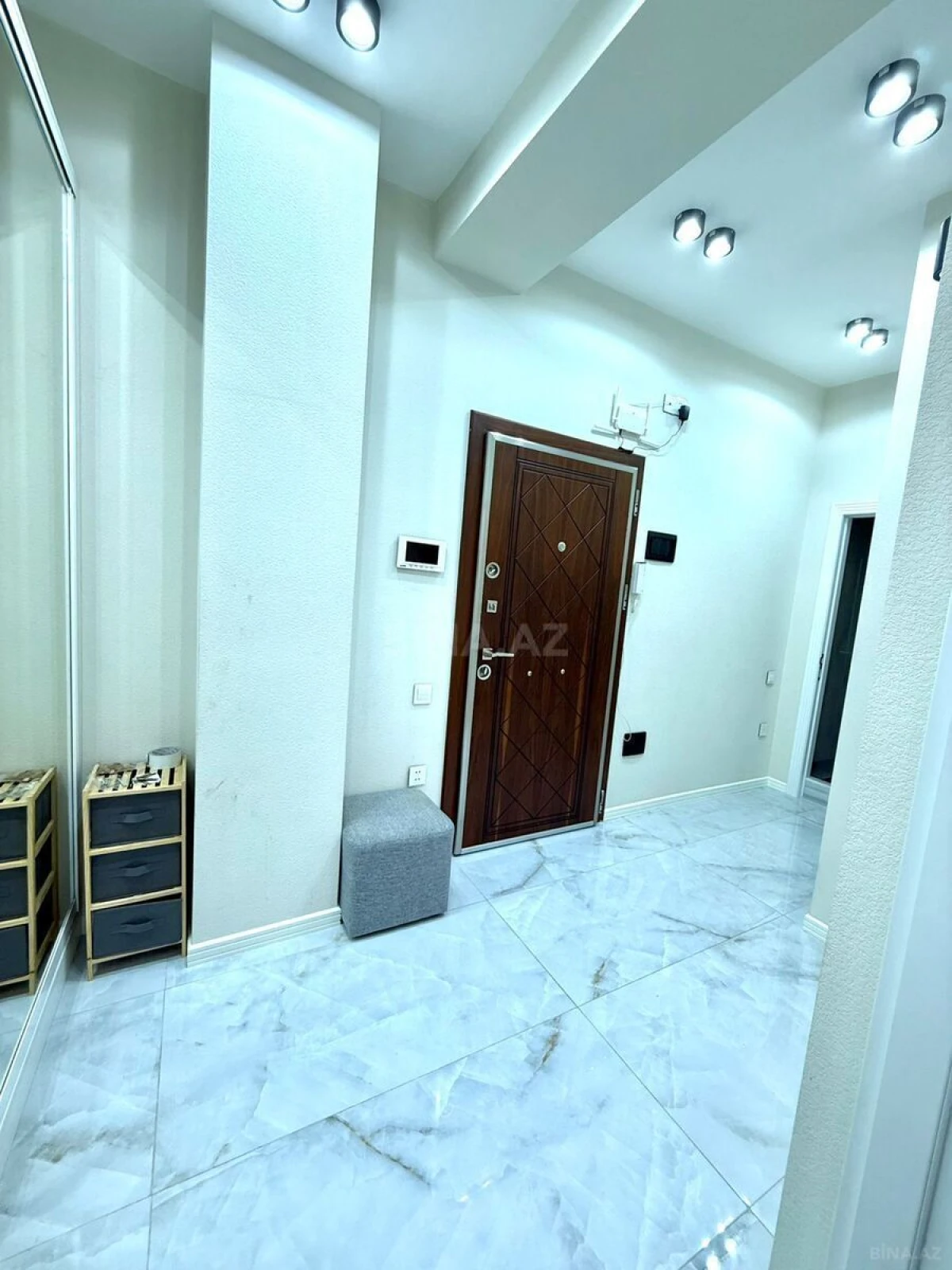 Kirayə verilir 2 otaqlı mənzil 72 m²