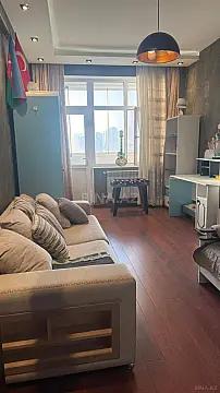 Satılır 4 otaqlı mənzil 178 m²