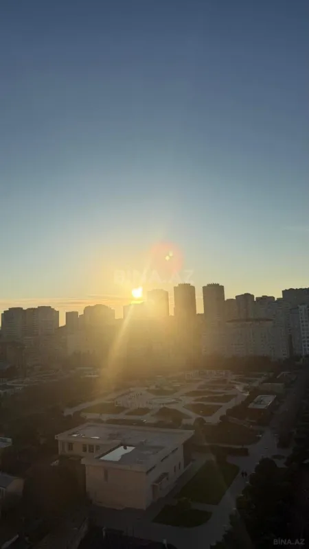 Satılır 4 otaqlı mənzil 178 m²