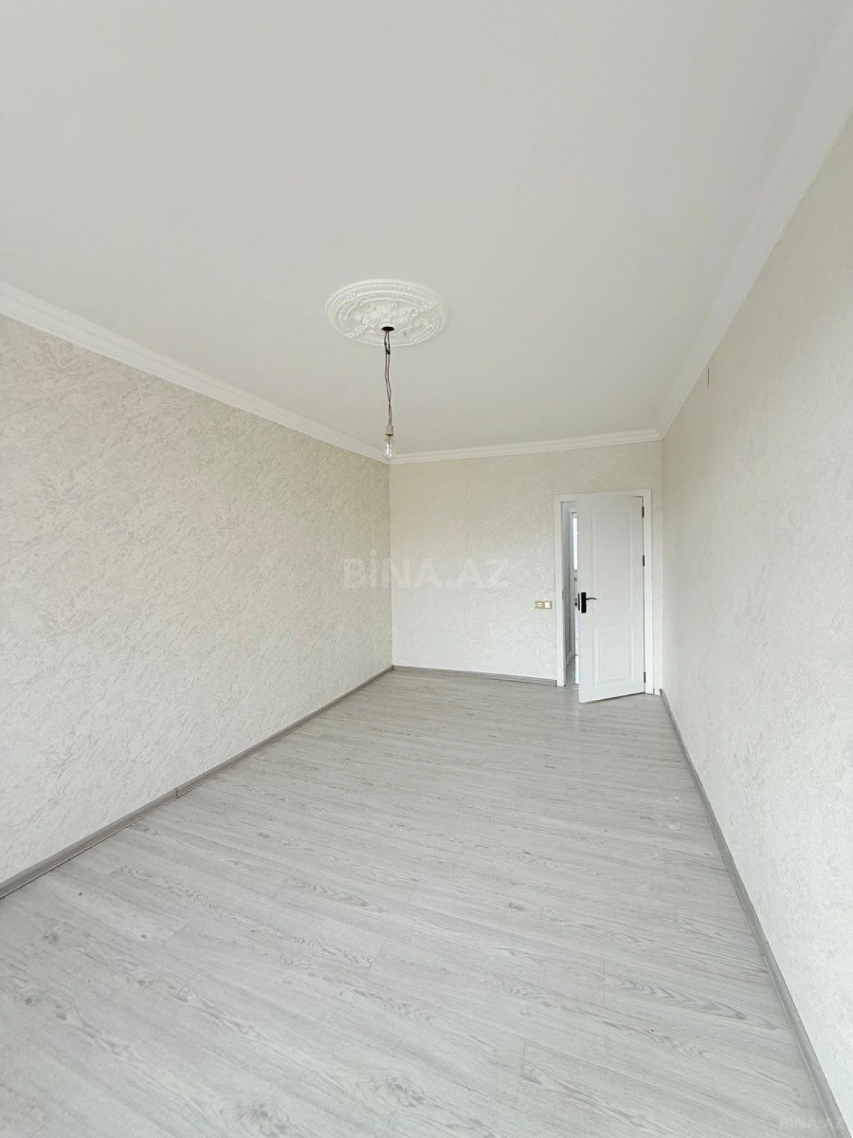 Satılır 2 otaqlı mənzil 73 m²