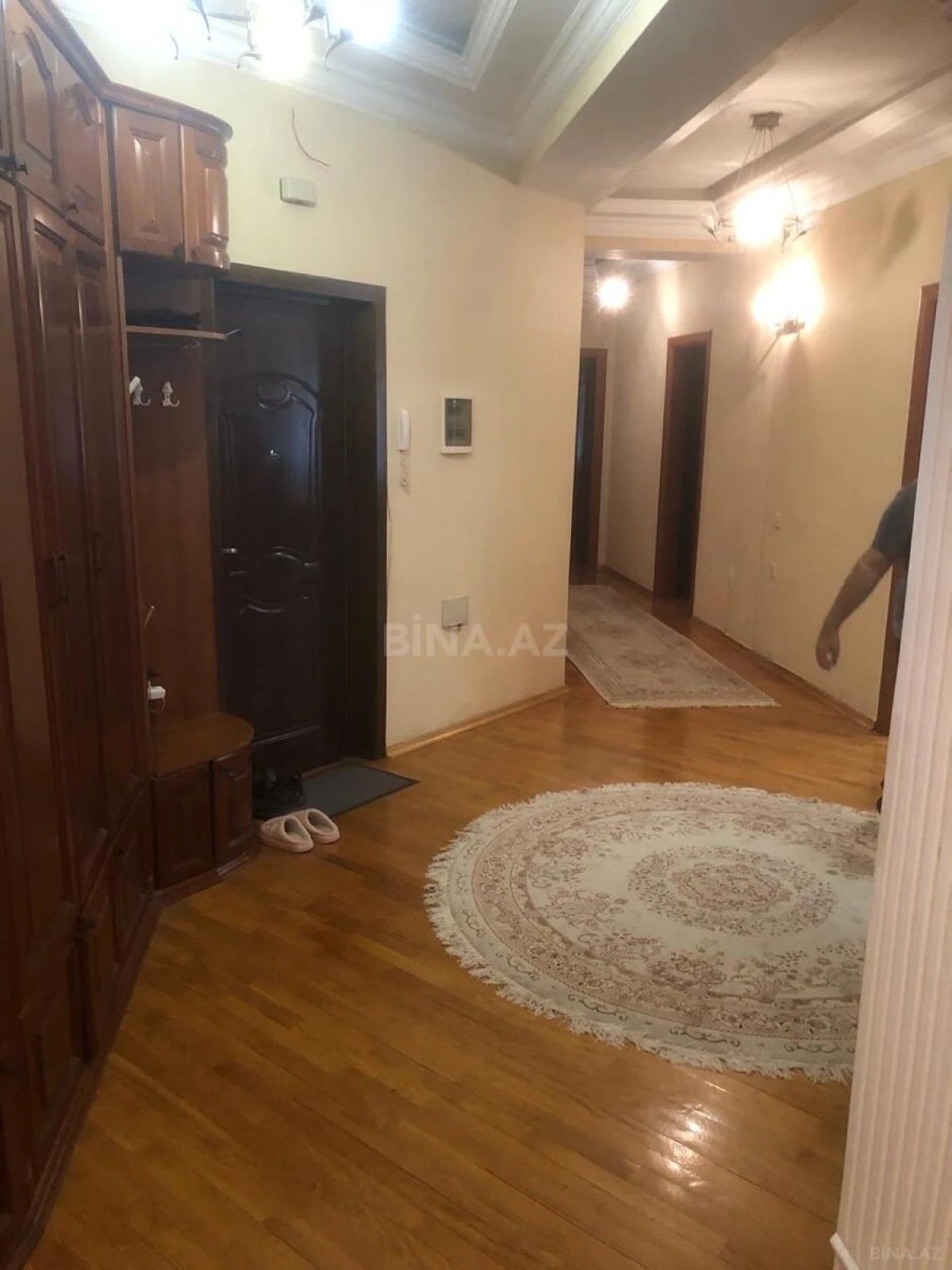 Satılır 4 otaqlı mənzil 191.4 m²