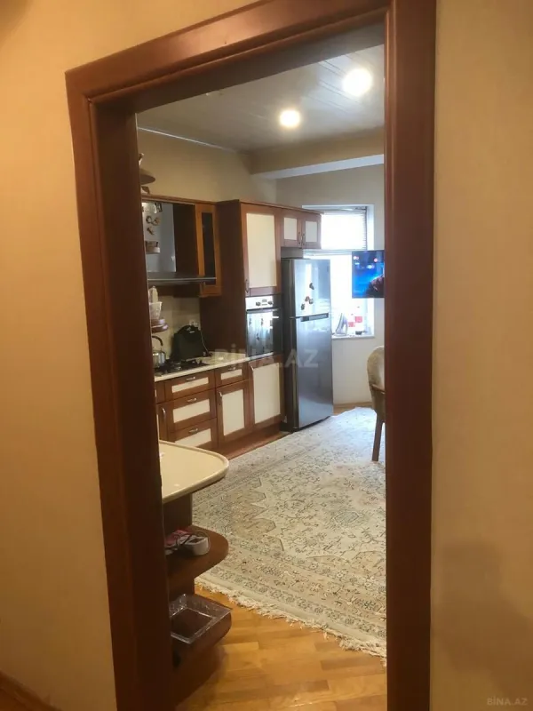 Satılır 4 otaqlı mənzil 191.4 m²
