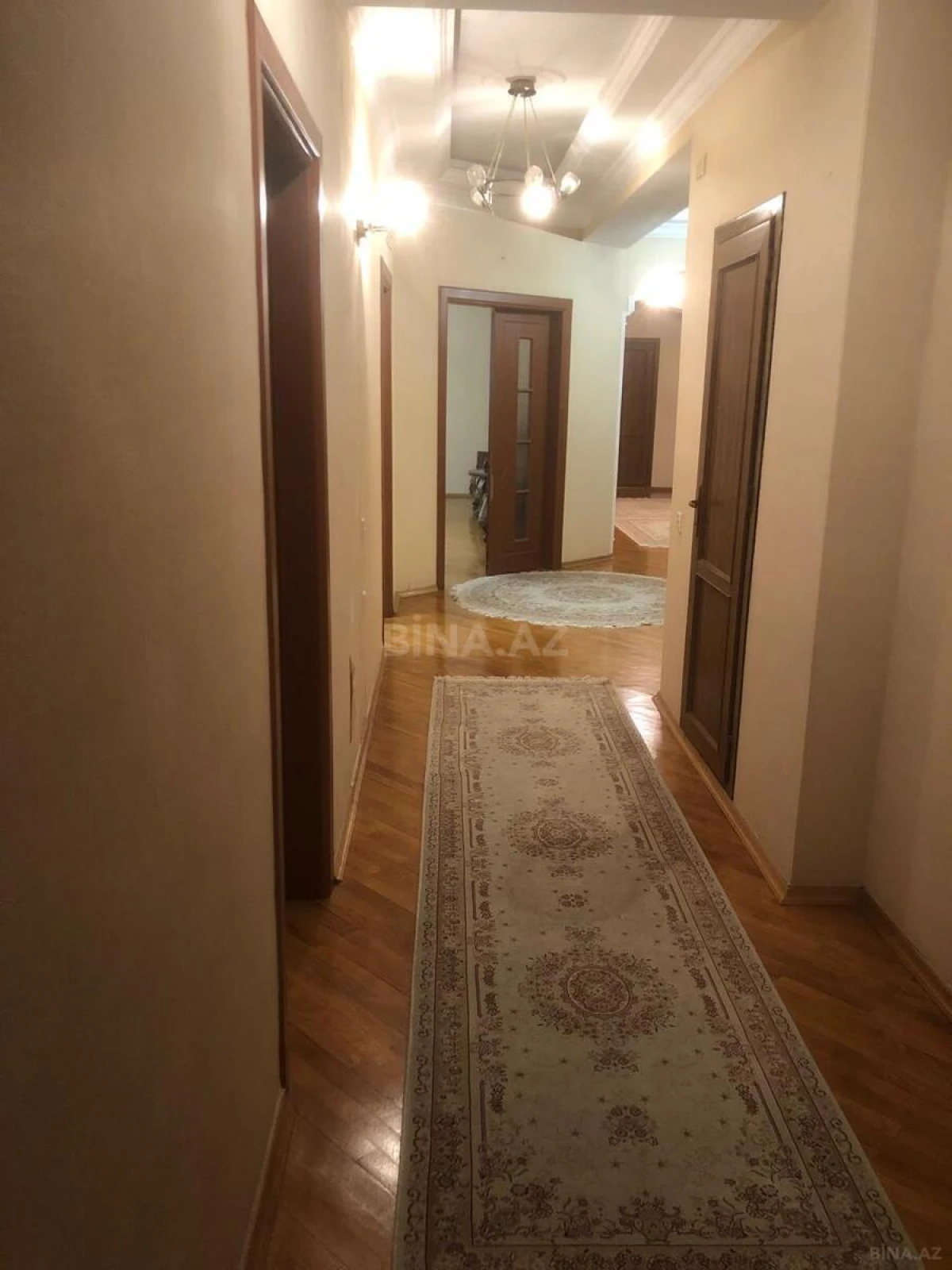 Satılır 4 otaqlı mənzil 191.4 m²