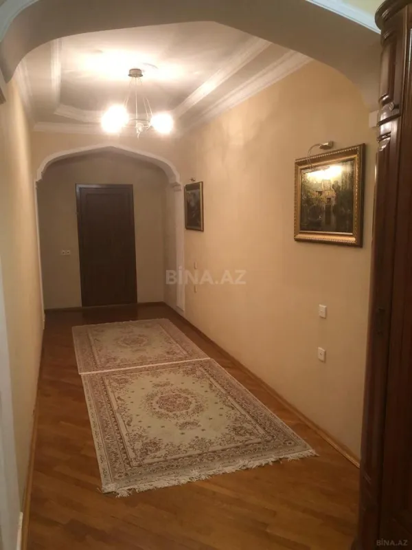 Satılır 4 otaqlı mənzil 191.4 m²