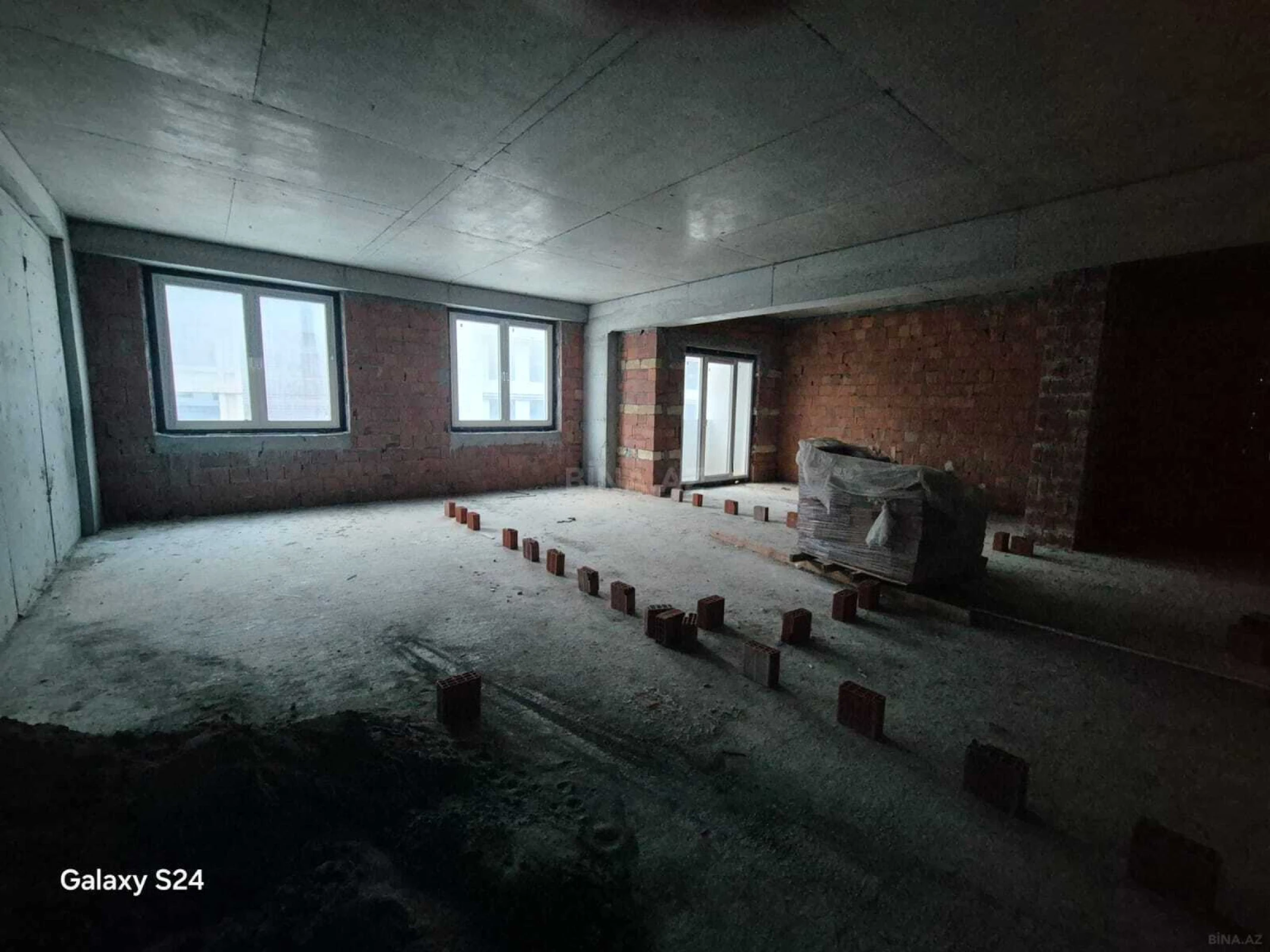 Satılır 2 otaqlı mənzil 95 m²