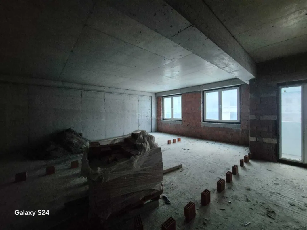 Satılır 2 otaqlı mənzil 95 m²