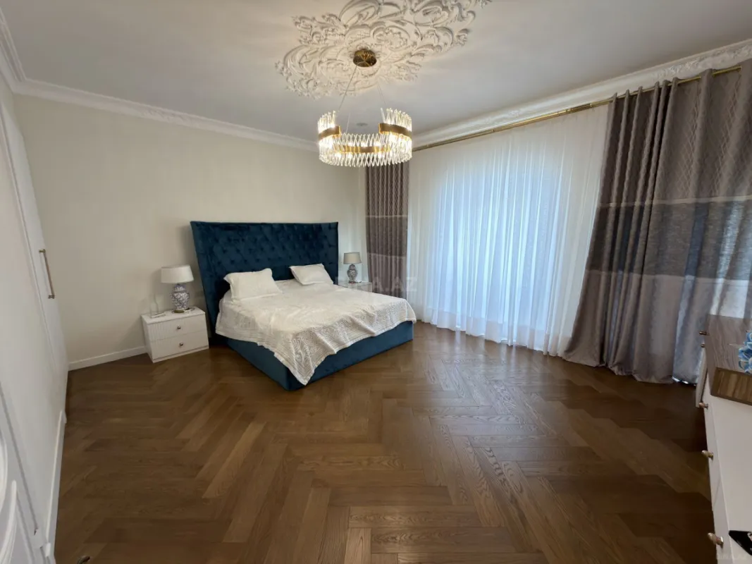 Satılır 20 otaqlı həyət evi 1500 m²