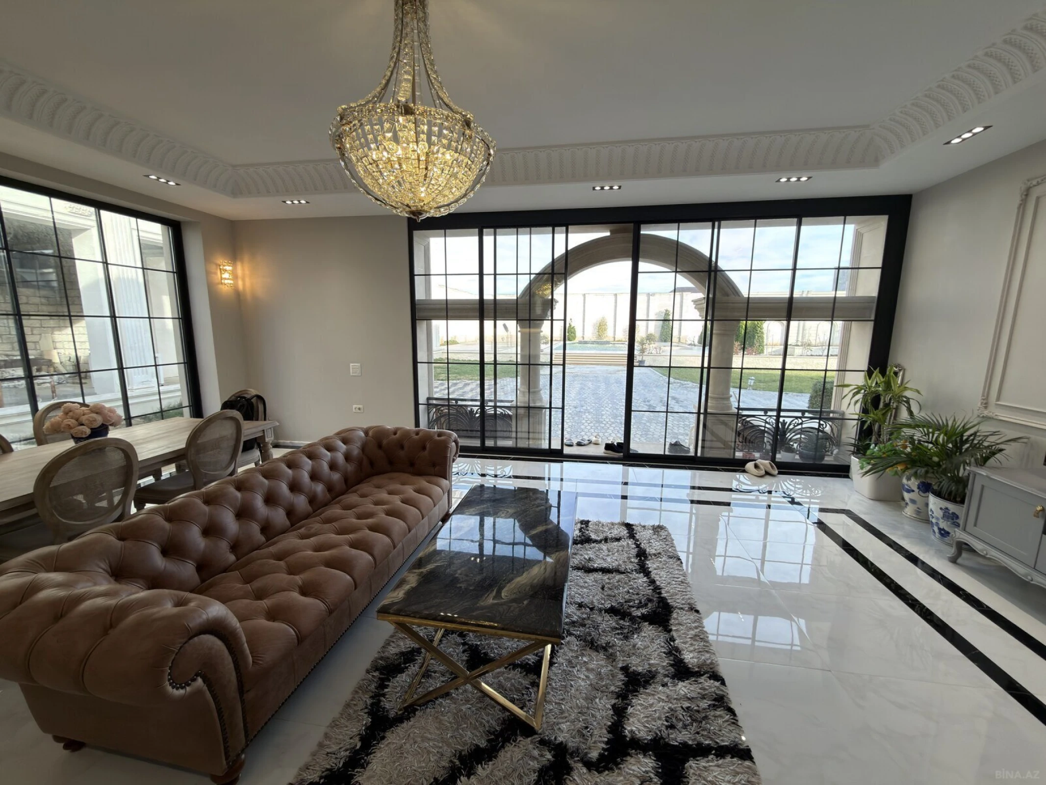 Satılır 20 otaqlı həyət evi 1500 m²