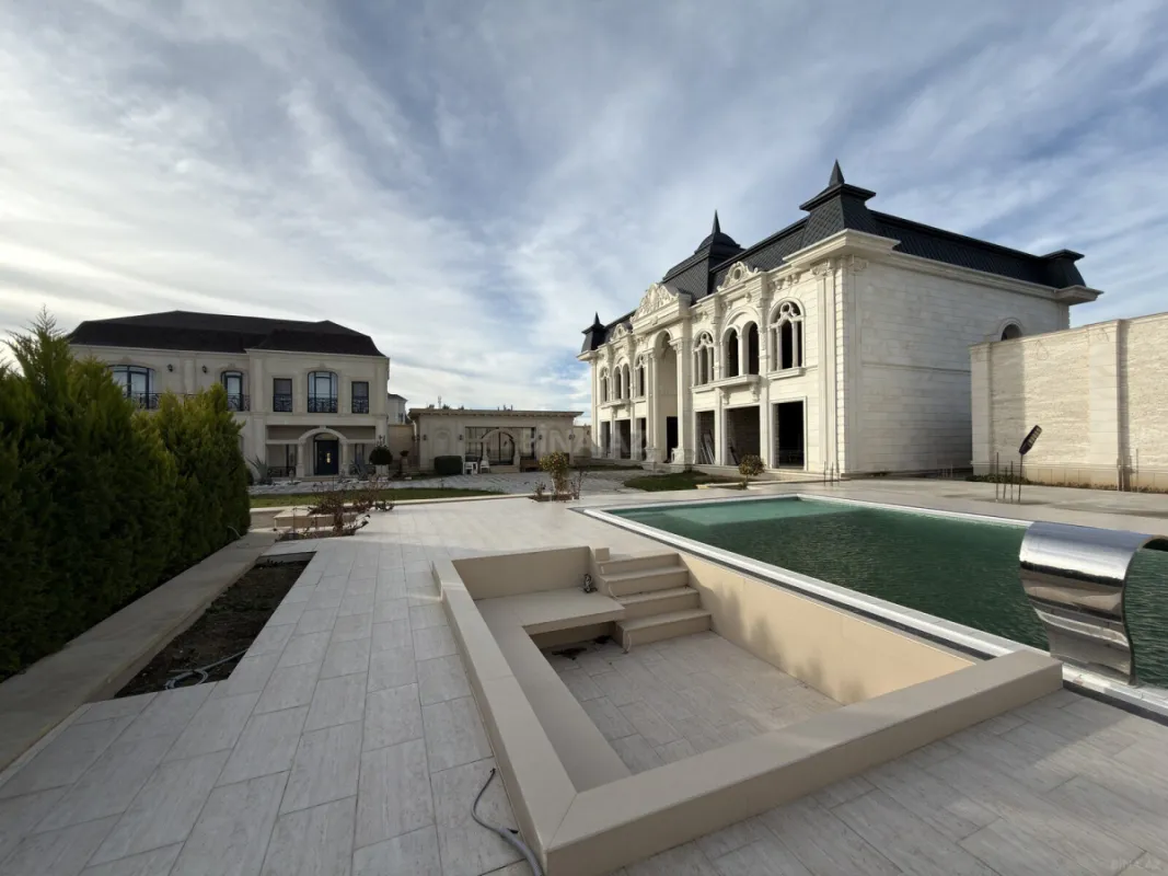 Satılır 20 otaqlı həyət evi 1500 m²