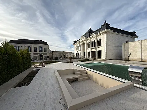 Satılır 20 otaqlı həyət evi 1500 m²