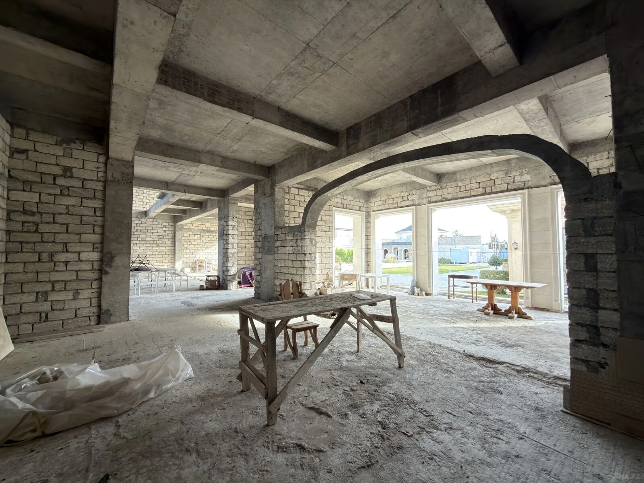 Satılır 20 otaqlı həyət evi 1500 m²