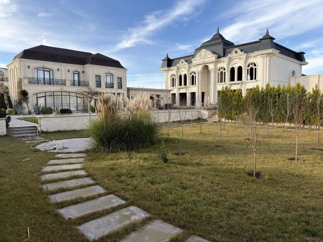 Satılır 20 otaqlı həyət evi 1500 m²