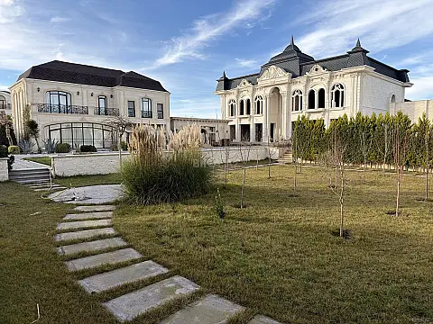 Satılır 20 otaqlı həyət evi 1500 m²