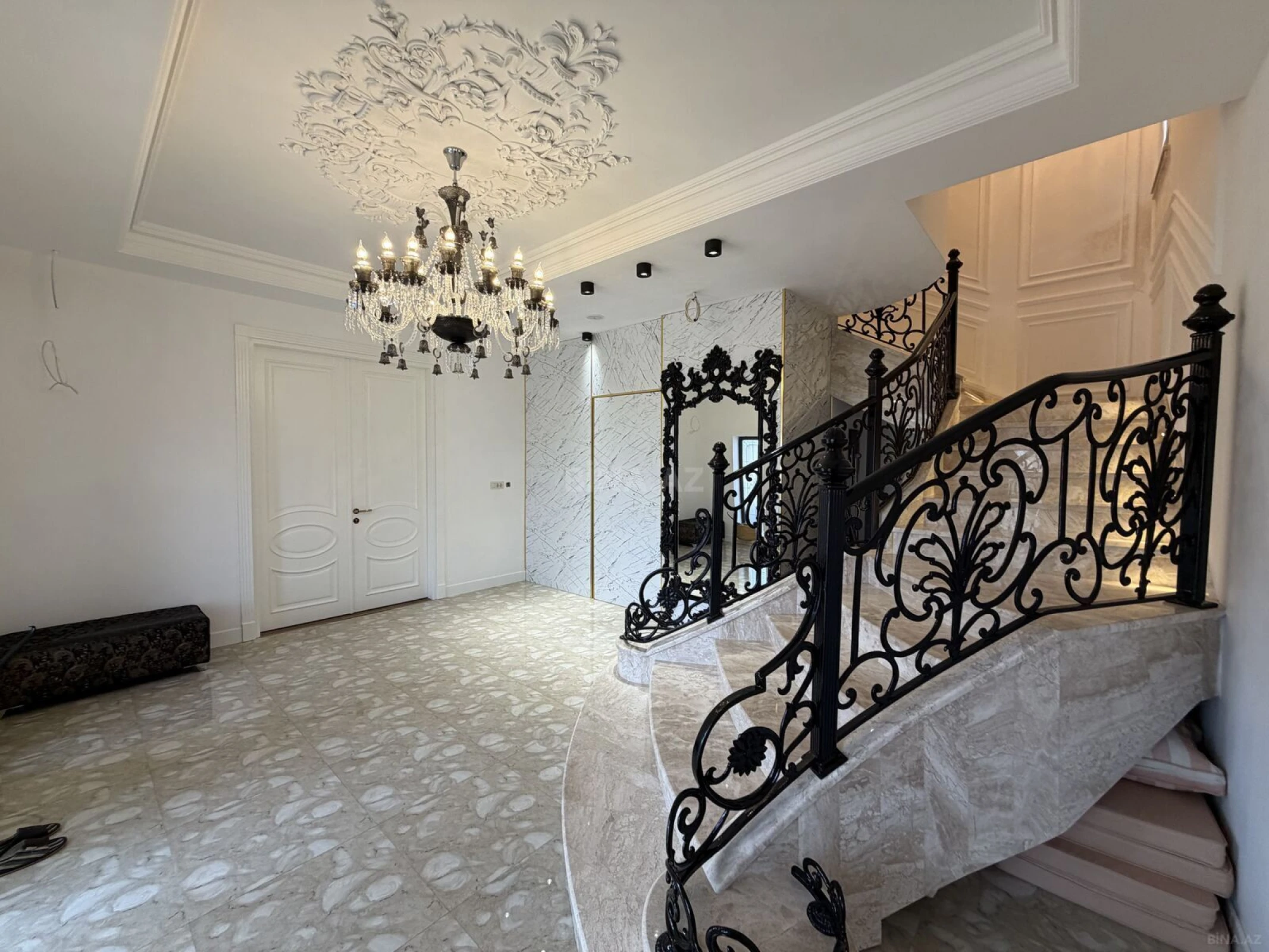 Satılır 20 otaqlı həyət evi 1500 m²