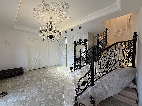 Satılır 20 otaqlı həyət evi 1500 m²