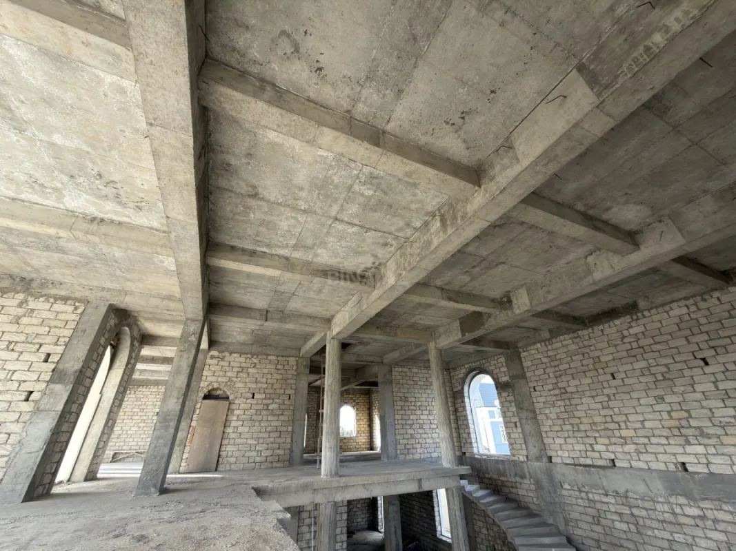 Satılır 20 otaqlı həyət evi 1500 m²