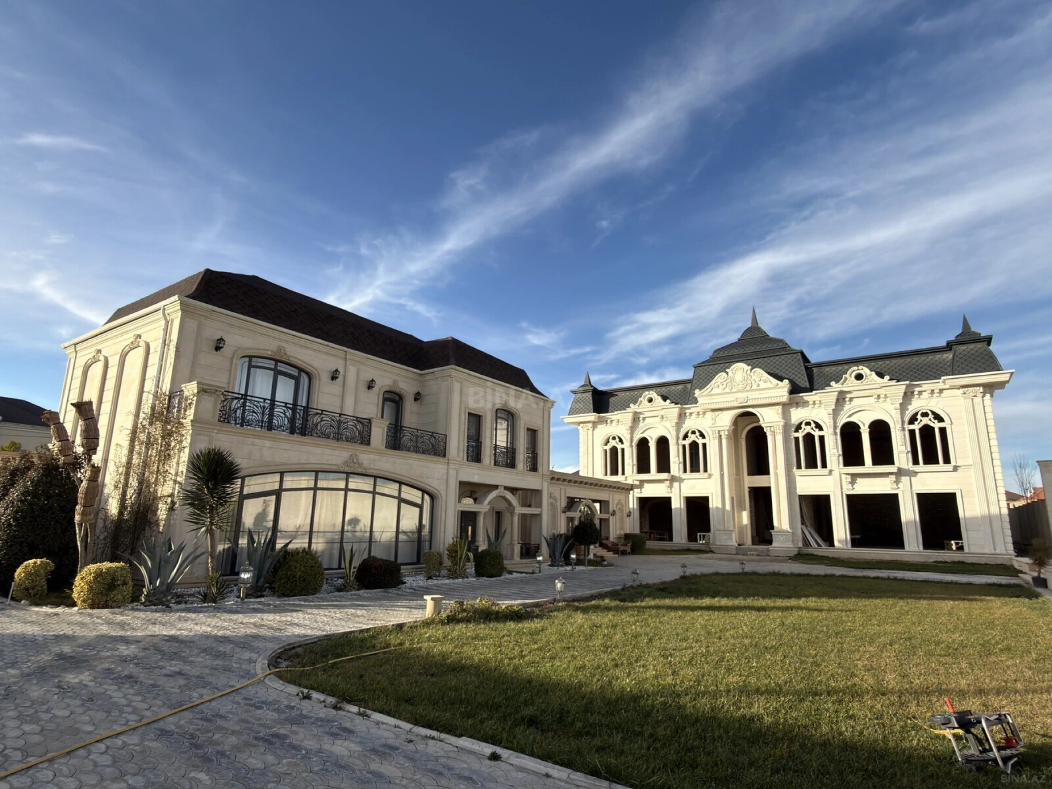 Satılır 20 otaqlı həyət evi 1500 m²