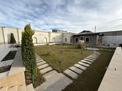 Satılır 20 otaqlı həyət evi 1500 m²