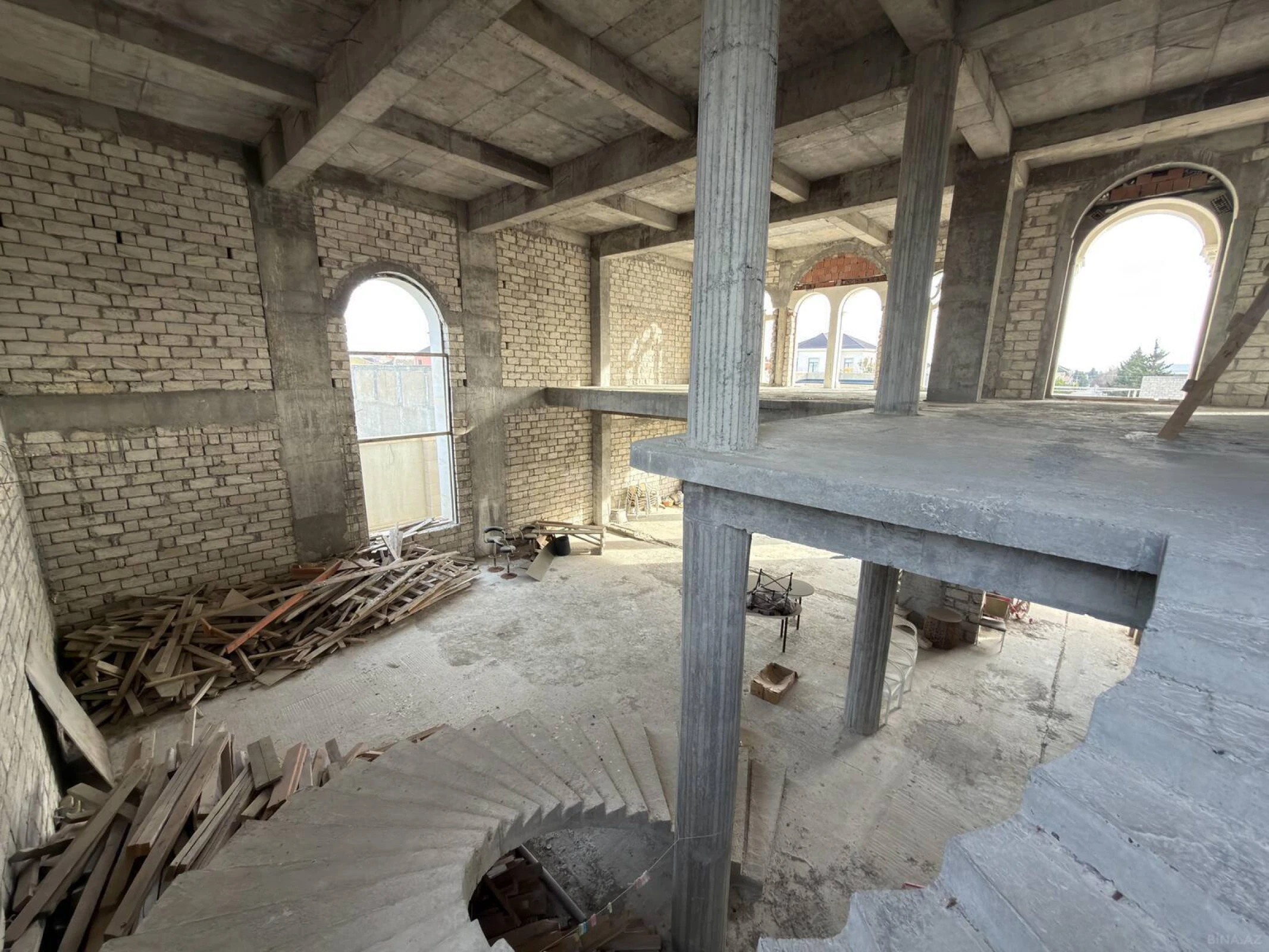 Satılır 20 otaqlı həyət evi 1500 m²