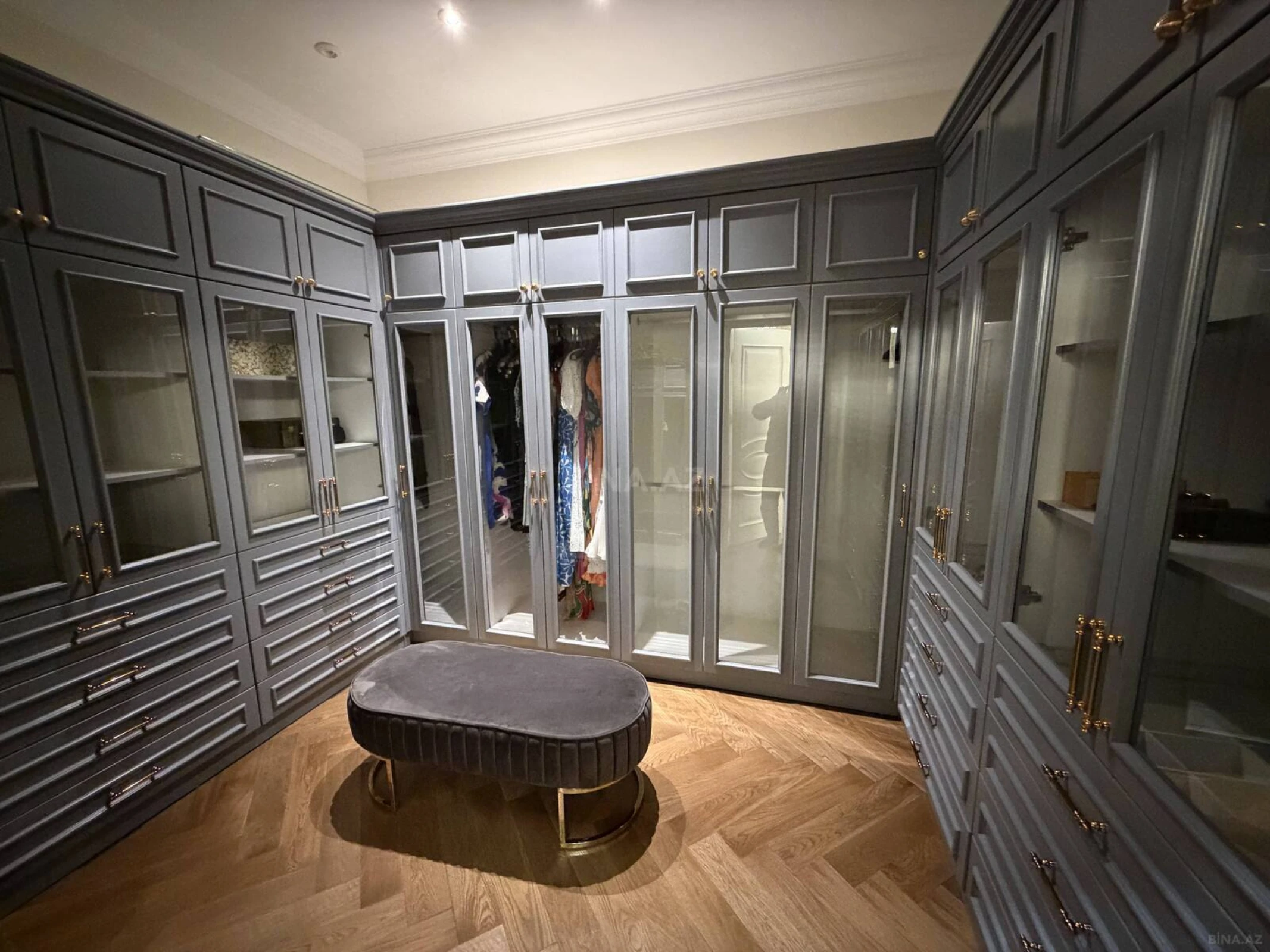 Satılır 20 otaqlı həyət evi 1500 m²