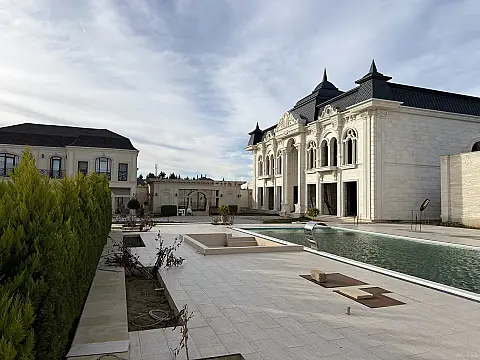 Satılır 20 otaqlı həyət evi 1500 m²