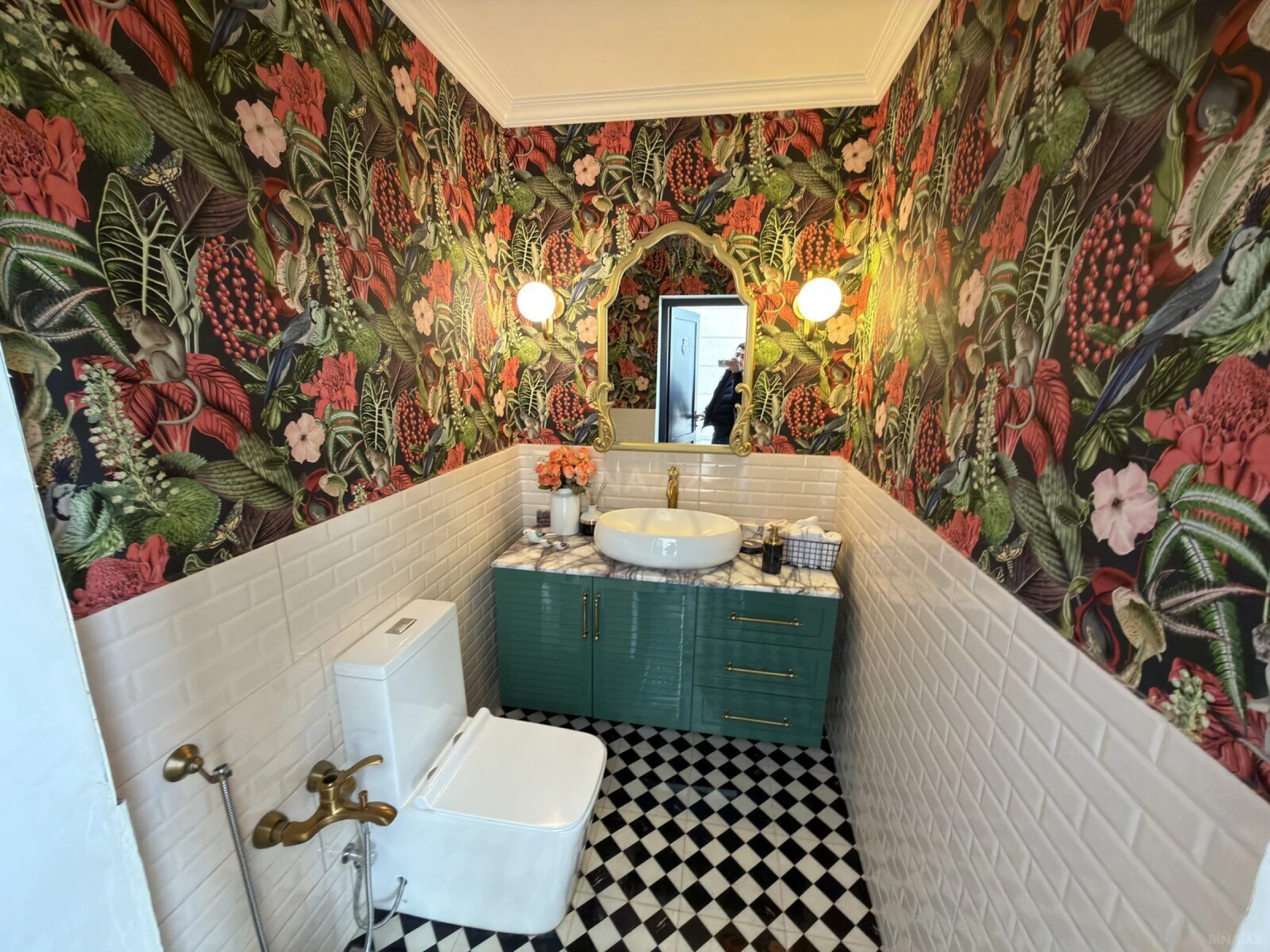 Satılır 20 otaqlı həyət evi 1500 m²