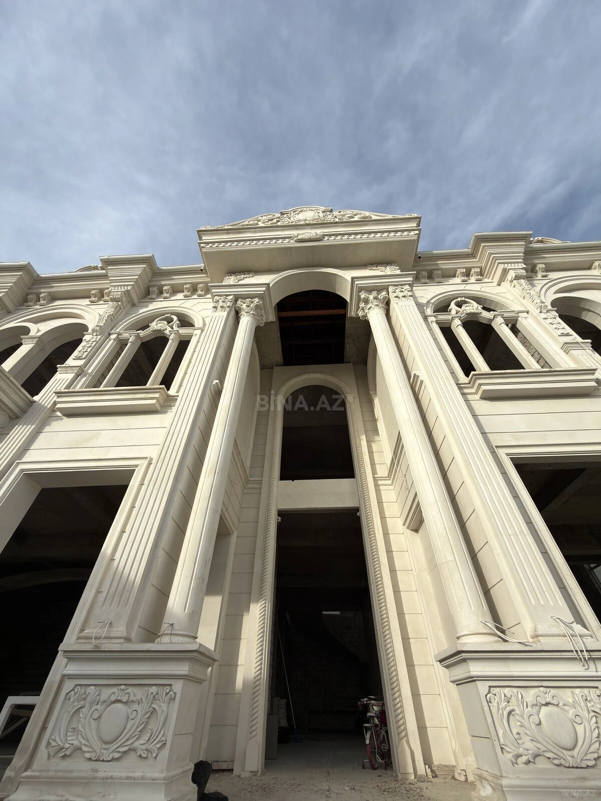 Satılır 20 otaqlı həyət evi 1500 m²