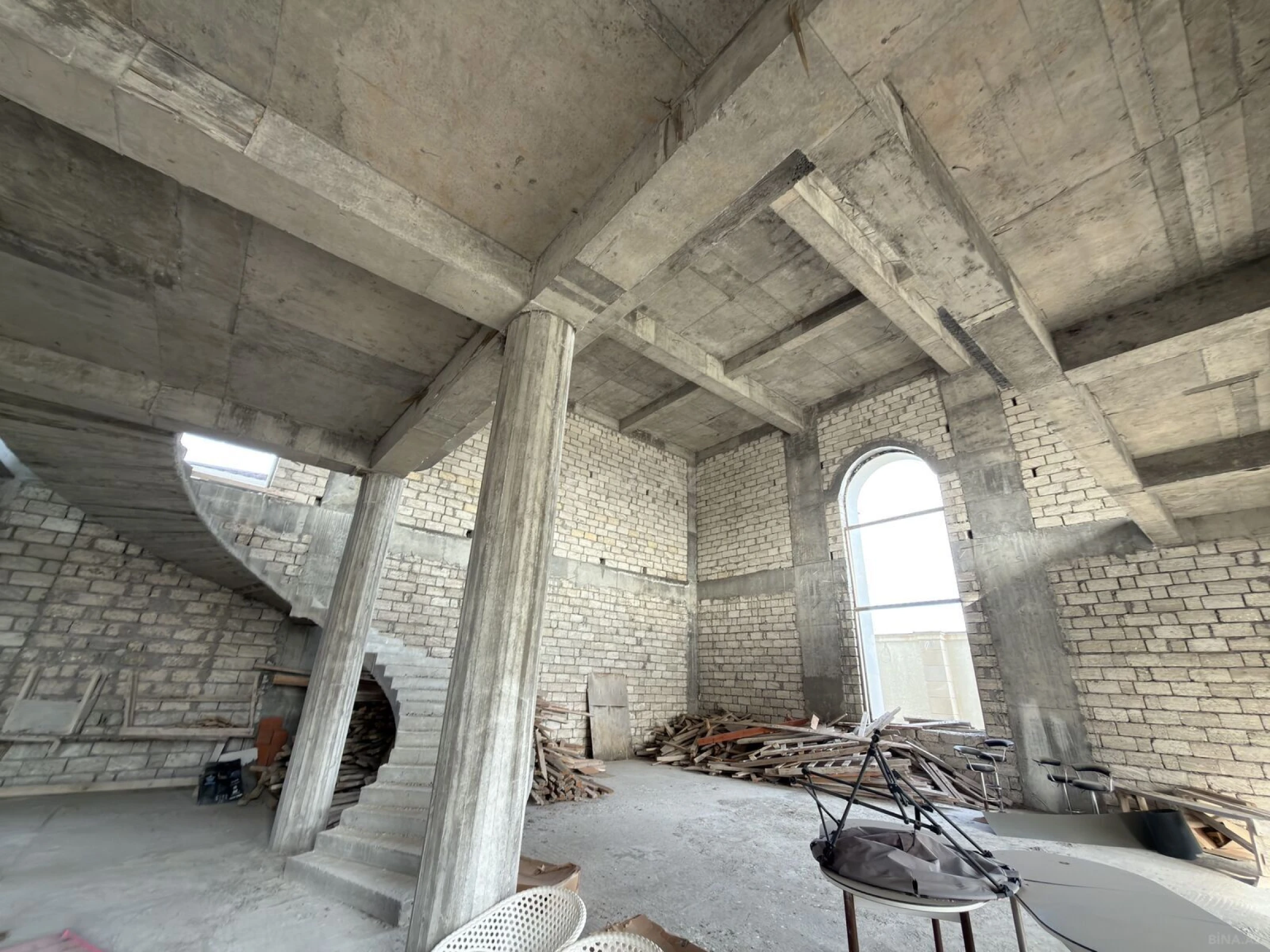 Satılır 20 otaqlı həyət evi 1500 m²