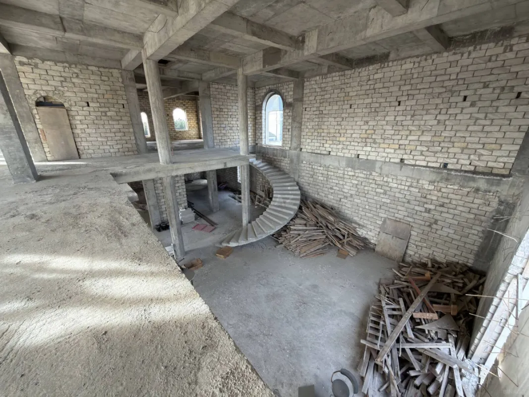 Satılır 20 otaqlı həyət evi 1500 m²