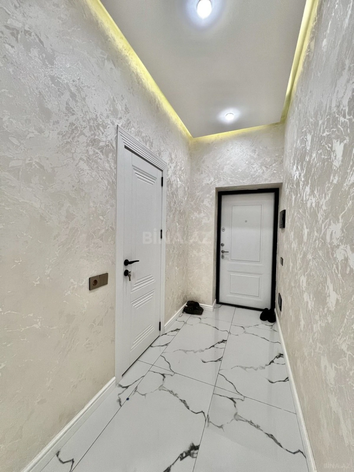 Satılır 2 otaqlı mənzil 66 m²