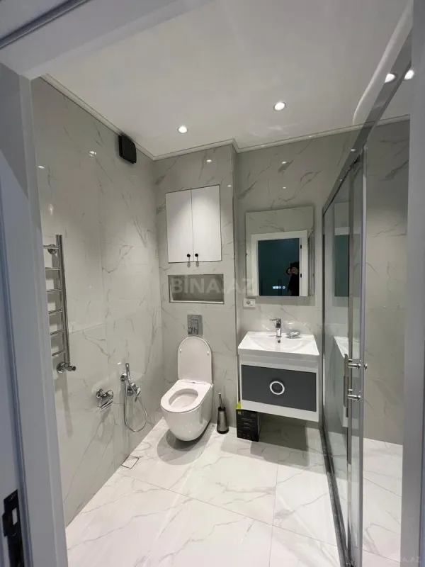 Kirayə verilir 2 otaqlı mənzil 85 m²