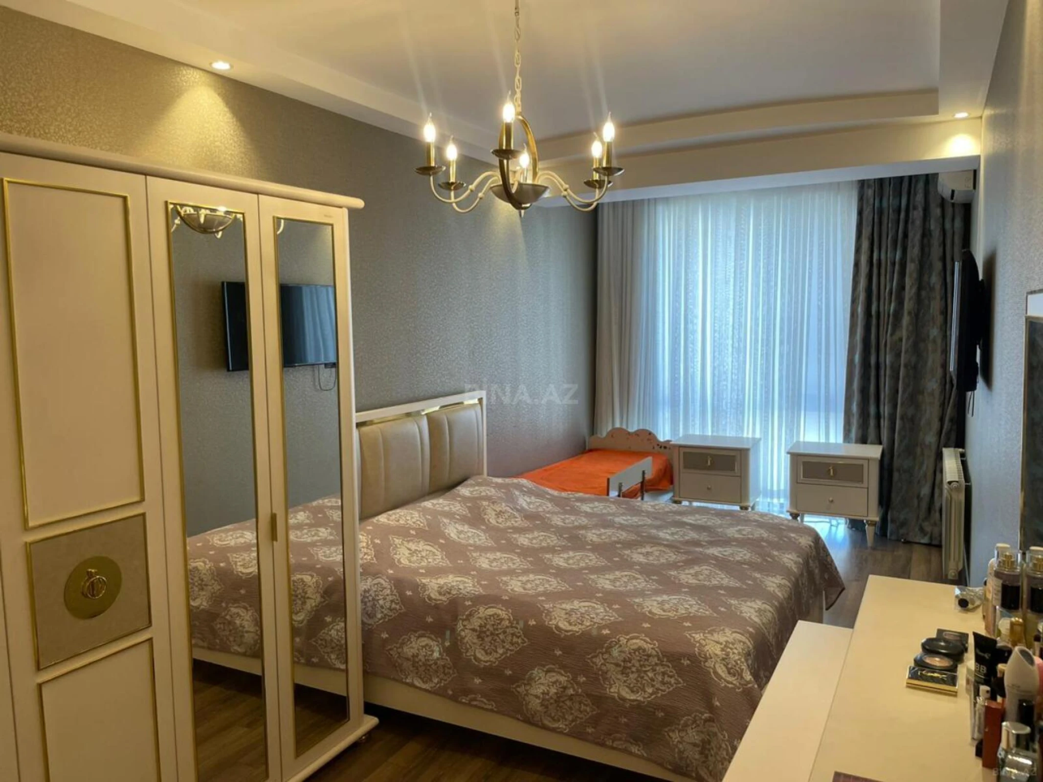 Satılır 2 otaqlı mənzil 81 m²