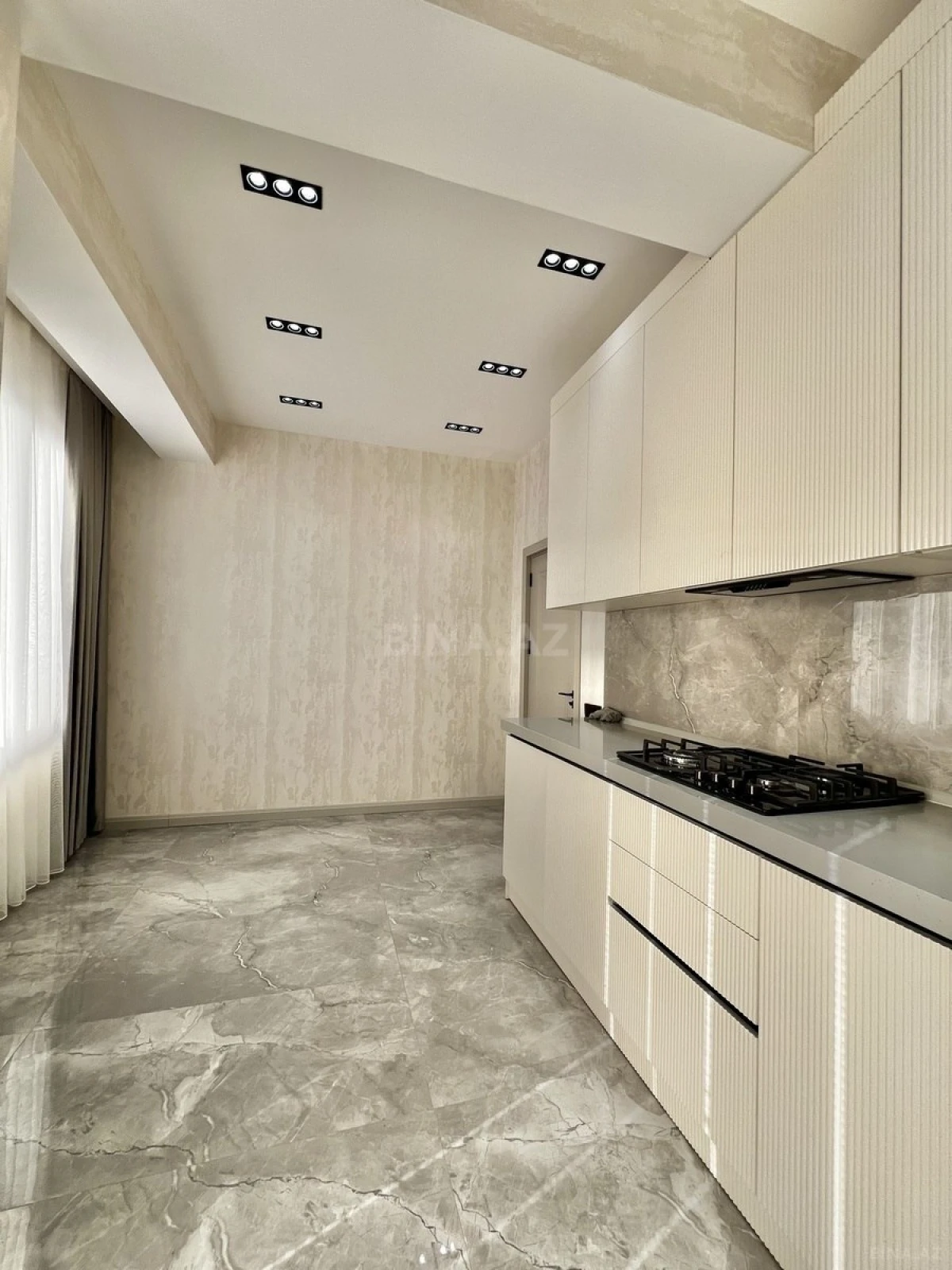 Satılır 2 otaqlı mənzil 78 m²