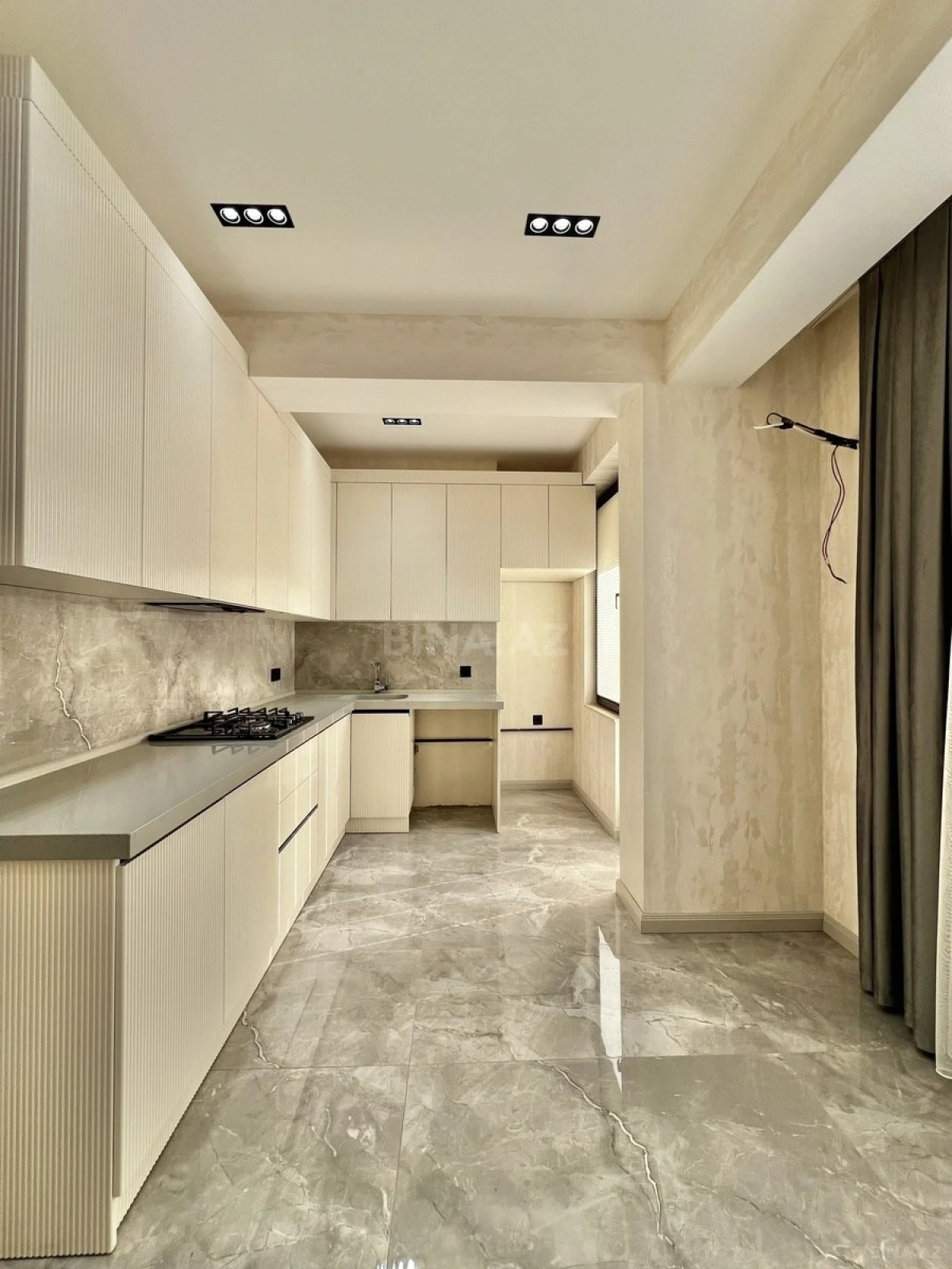 Satılır 2 otaqlı mənzil 78 m²