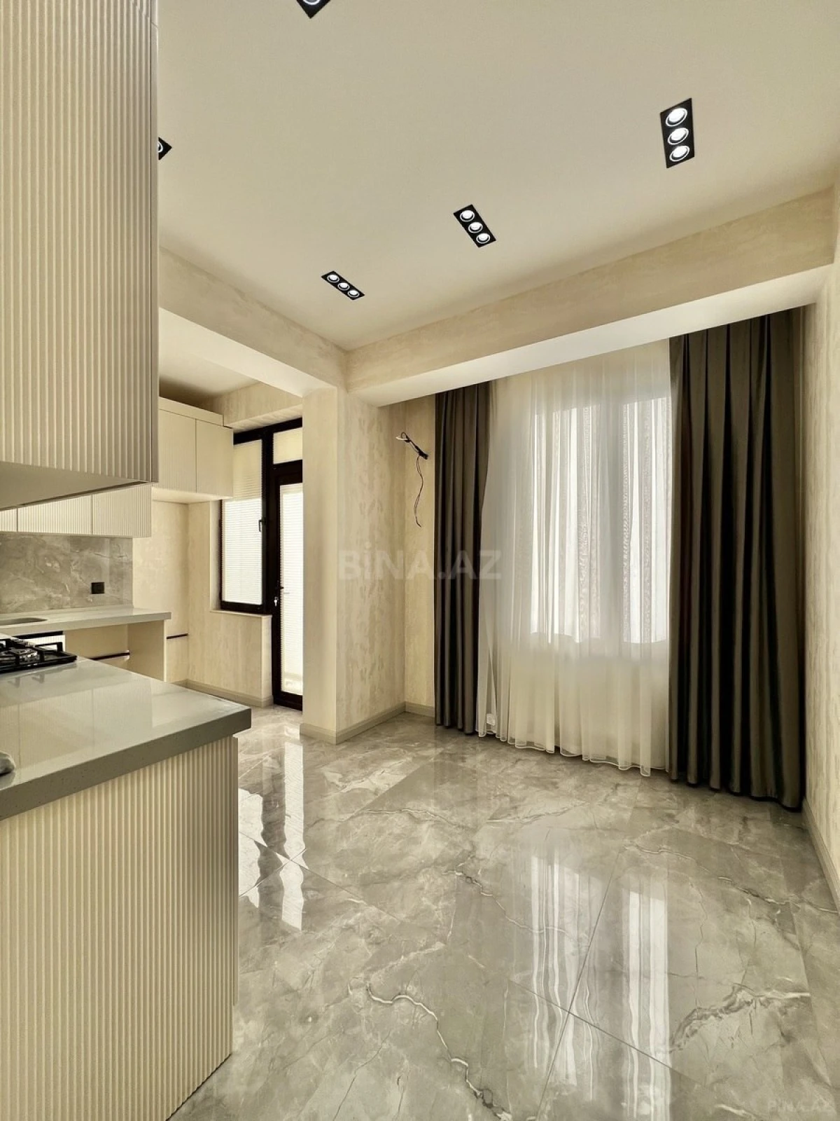 Satılır 2 otaqlı mənzil 78 m²
