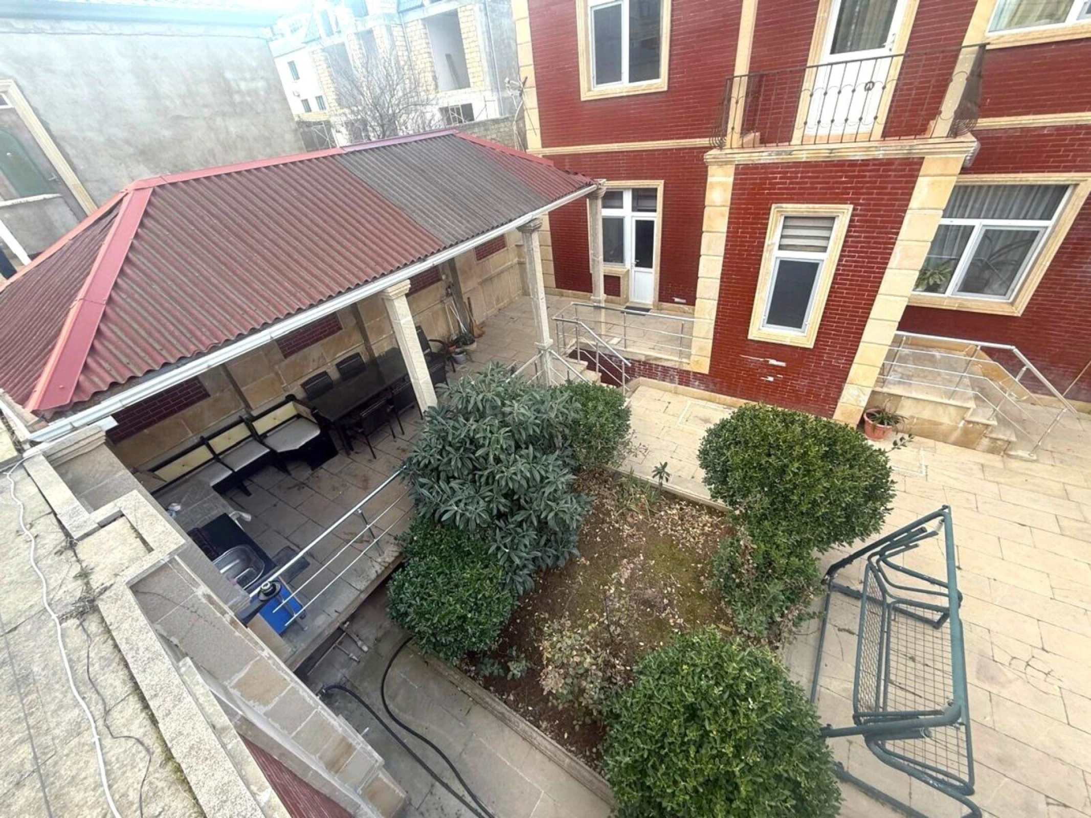 Satılır 6 otaqlı həyət evi 330 m²