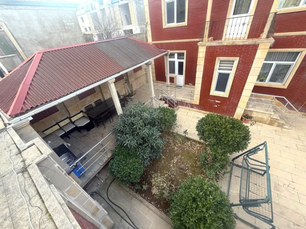 Satılır 6 otaqlı həyət evi 330 m²
